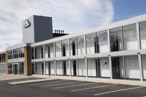 rsz_days_inn_milton_keynes_-_exterior_2
